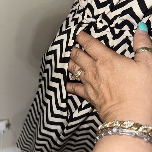 Pink Republic Chevron Print Design Black Ivory Mini Dress Pockets Sz Small EUC - Picture 5 of 13